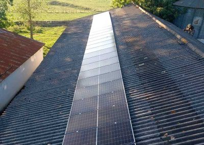Instalación de placas solares carpintería con inversor trifasico en Arnuero
