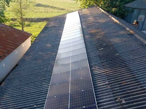 Instalación de placas solares carpintería con inversor trifasico en Arnuero