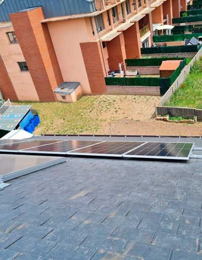 Instalación inversor hibrido placas solares autoconsumo en Guarnizo Cantabria