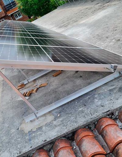 Instalación fotovoltaica placas solares 20kw con estructura inclinada en Noja (Cantabria)