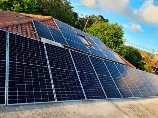 Instalación fotovoltaica placas solares 20kw con estructura inclinada en Noja (Cantabria)