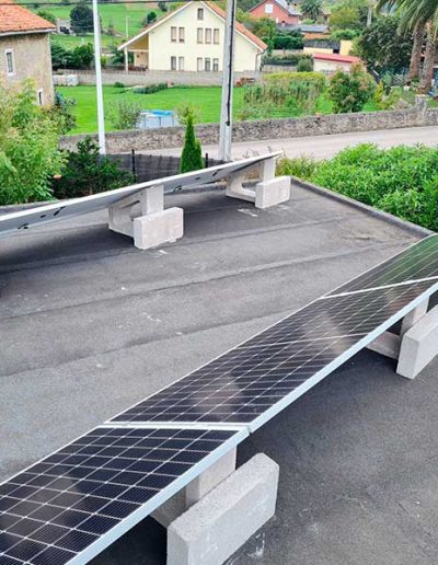 Instalación fotovoltaica placas solares 6kw sin perforaciones en Santa Cruz de Bezana (Cantabria)