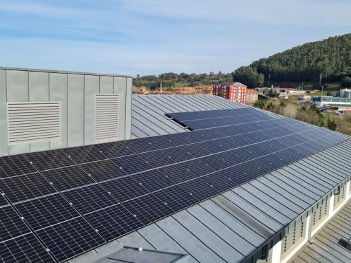 instalación placas solares de 40kw sobre tejado de cinc centro cultural en Solares (Cantabria)