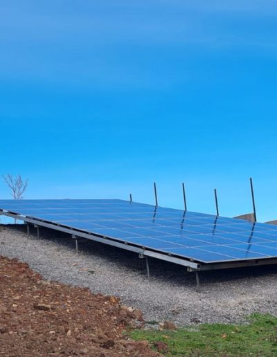 Instalación placas solares de 30kw en ladera en Reinosa (Cantabria)