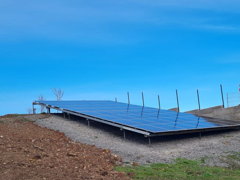 Instalación placas solares de 30kw en ladera en Reinosa (Cantabria)